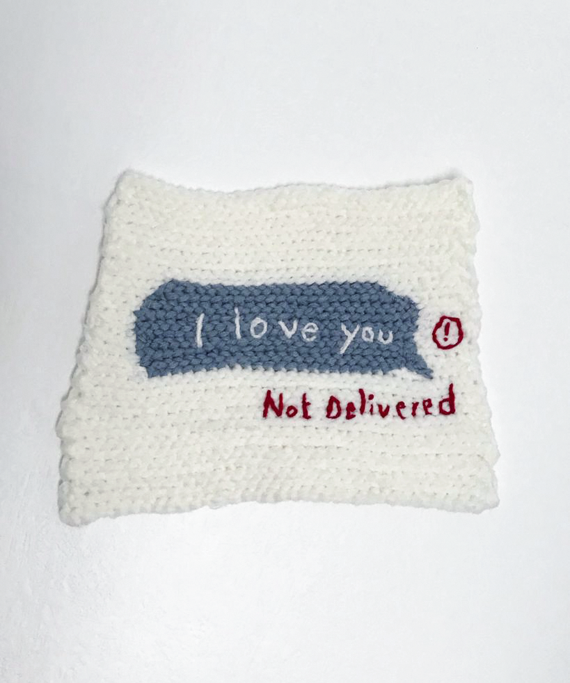 &Eacute;va Ostrowska, Hello Darkness My Old Friend, knitted wool textile art showing an iMessage bubble reading I love you marked Not Delivered, contemporary art about unrequited digital love