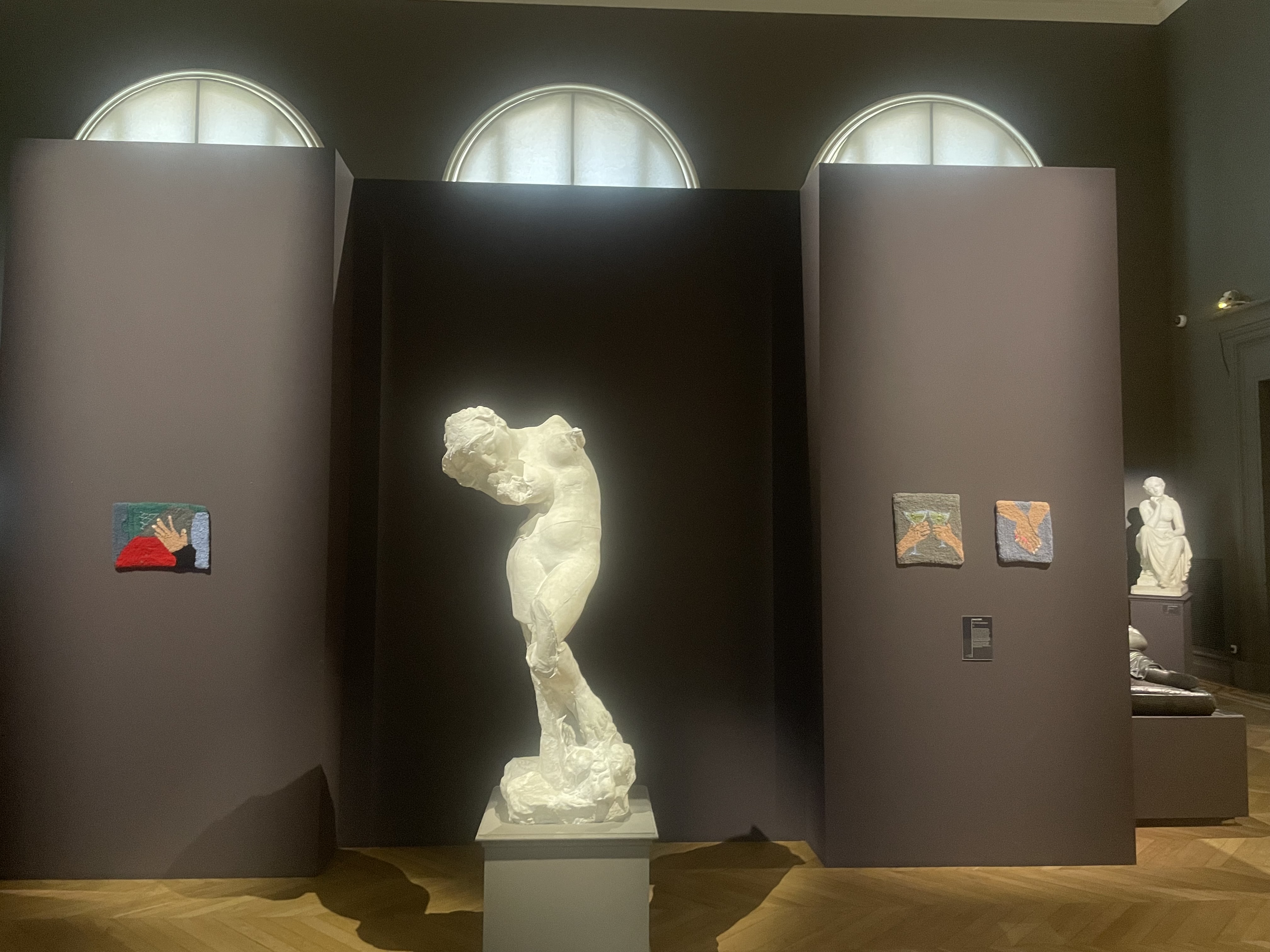 &Eacute;va Ostrowska, Il parade, contemporary textile art installation view at Mus&eacute;e des Beaux-Arts Palais Longchamp, Marseille, France, 2023