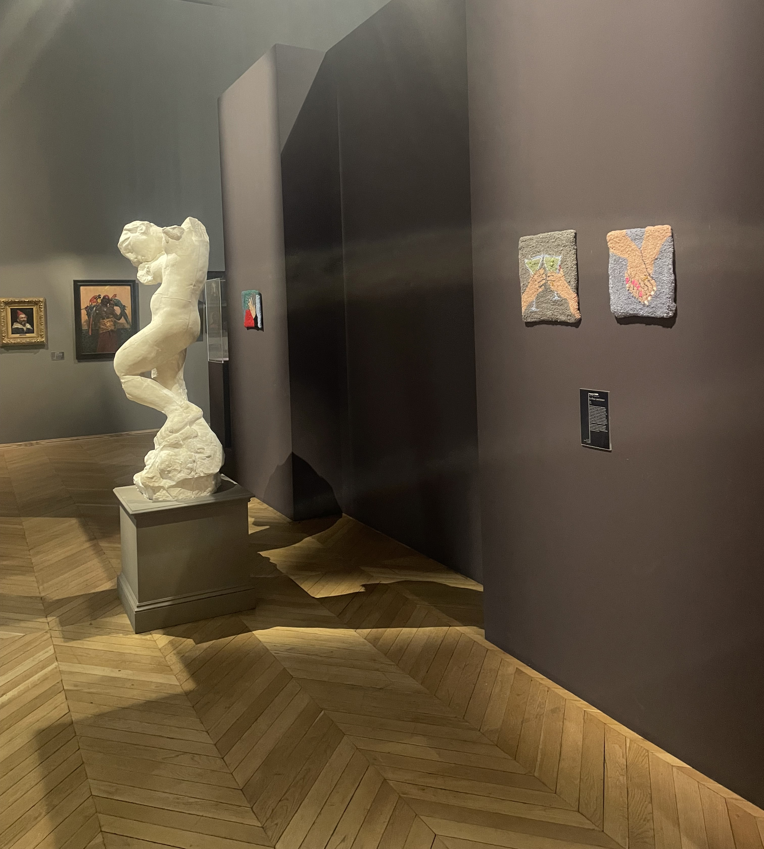 &Eacute;va Ostrowska, Il parade, contemporary textile art installation view at Mus&eacute;e des Beaux-Arts Palais Longchamp, Marseille, France, 2023