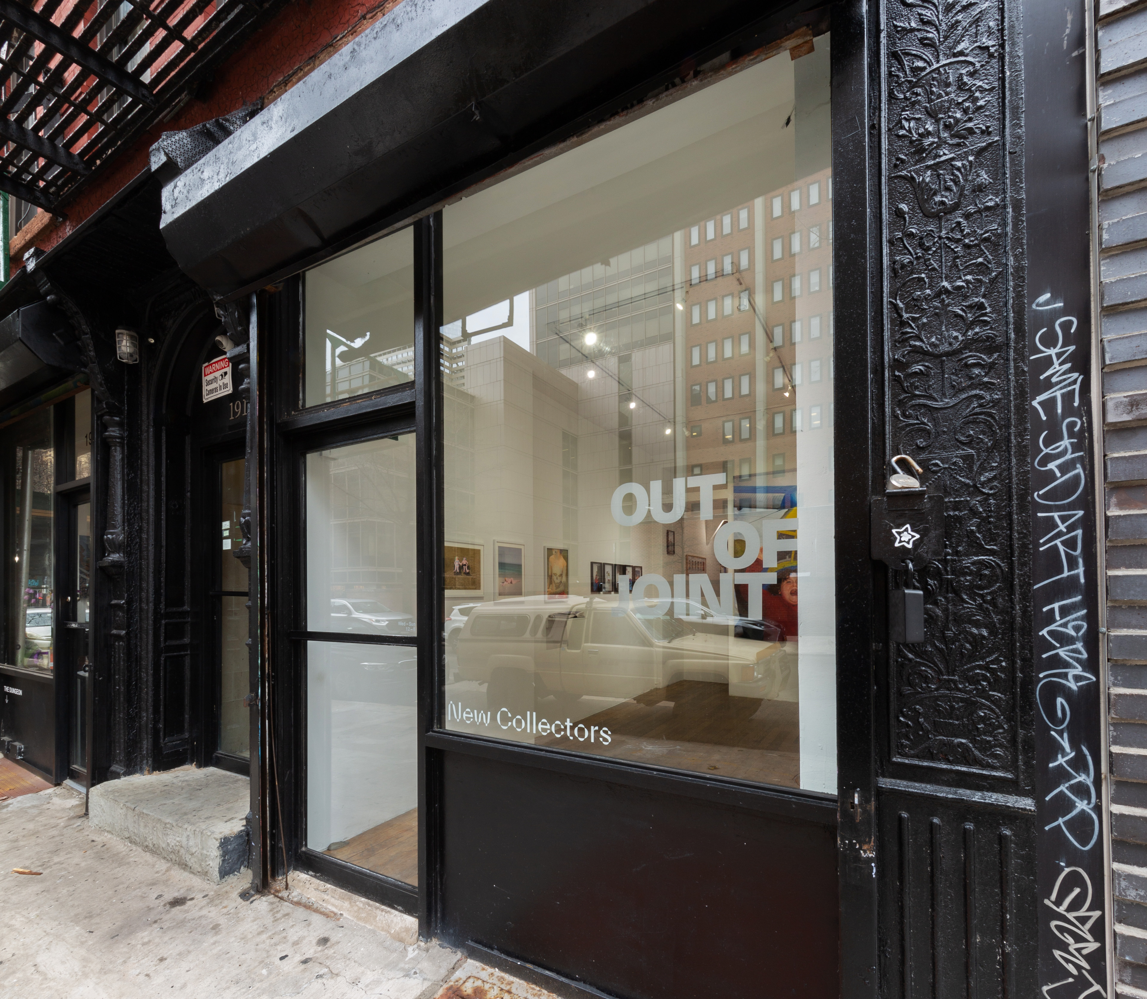 &Eacute;va Ostrowska, Out Of Joint, contemporary textile art installation view at New Collectors Gallery, New York City, USA, 2023