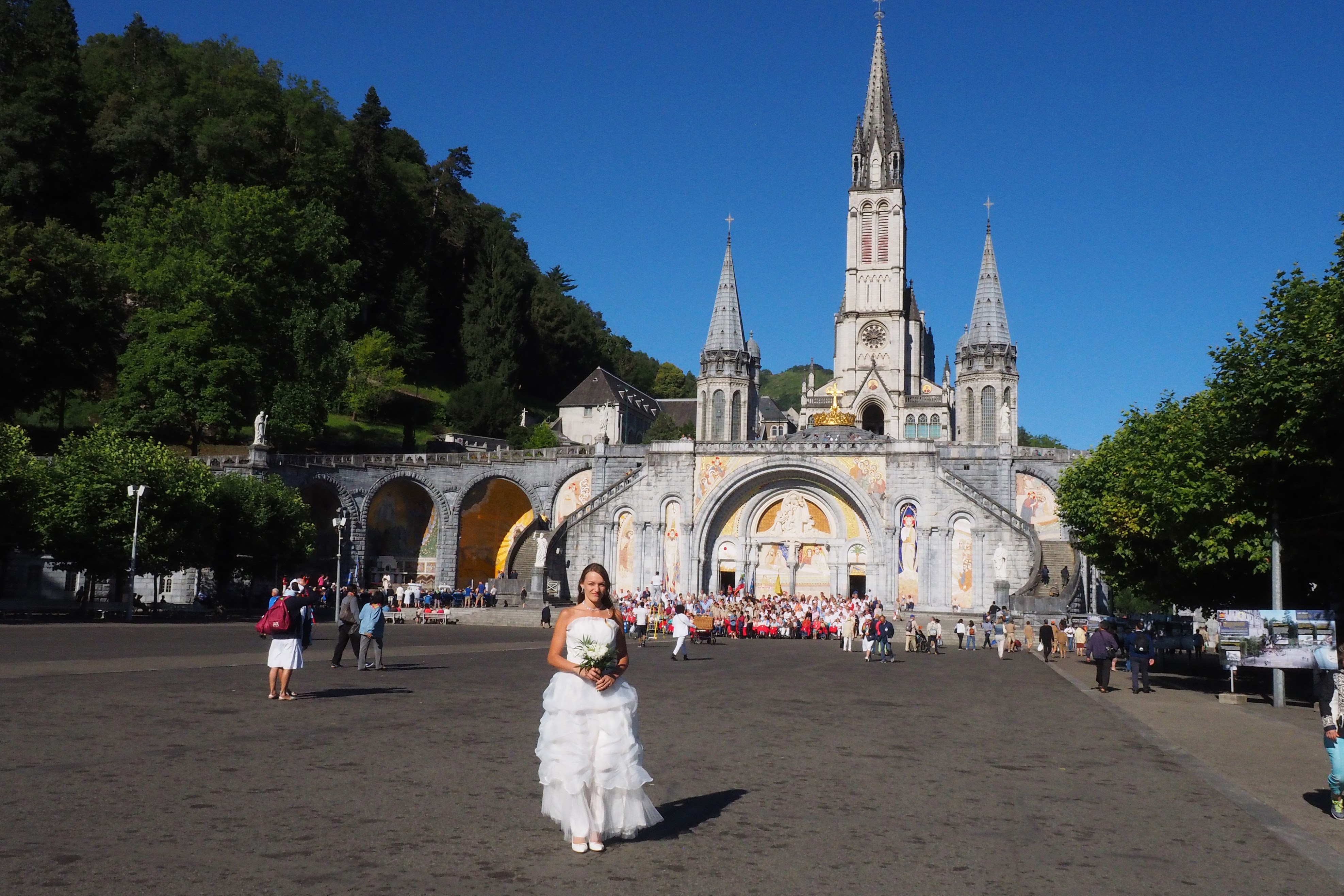 &Eacute;va Ostrowska, Sologamy I Lourdes, self-marriage performance art at Sanctuary of Our Lady of Lourdes, contemporary art about sologamy and self-love, France, 2016